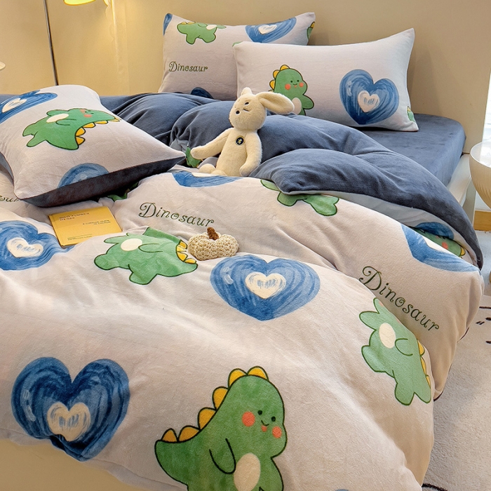 91家纺网 家纺一手货源 找家纺 芃成 2023新款牛奶绒印花单被套 爱心恐龙