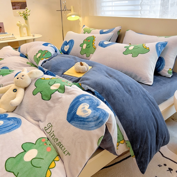 91家纺网 家纺一手货源 找家纺 芃成 2023新款牛奶绒印花单被套 爱心恐龙