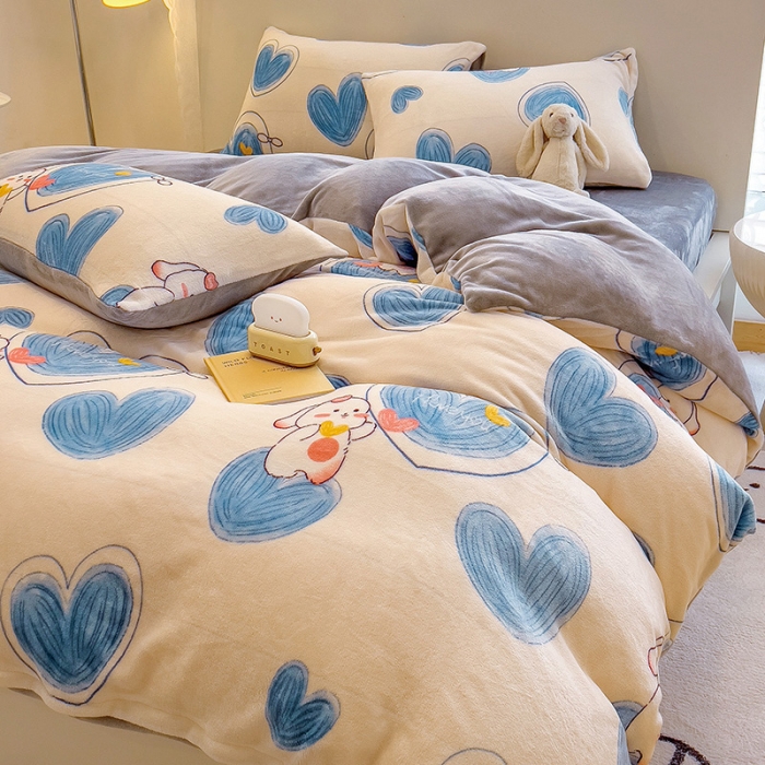 91家纺网 家纺一手货源 找家纺 芃成 2023新款牛奶绒印花单被套 爱心兔