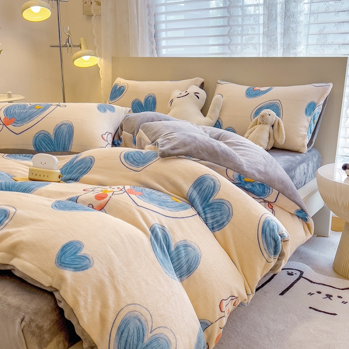 91家纺网 家纺一手货源 找家纺 芃成 2023新款牛奶绒印花单被套 爱心兔