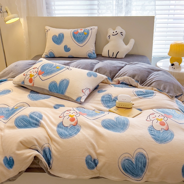 91家纺网 家纺一手货源 找家纺 芃成 2023新款牛奶绒印花单被套 爱心兔