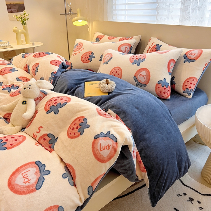 91家纺网 家纺一手货源 找家纺 芃成 2023新款牛奶绒印花单被套 草莓奶昔