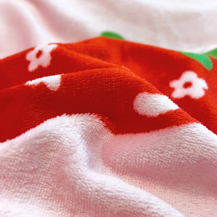 91家纺网 家纺一手货源 找家纺 芃成 2023新款牛奶绒印花单被套 草莓之恋