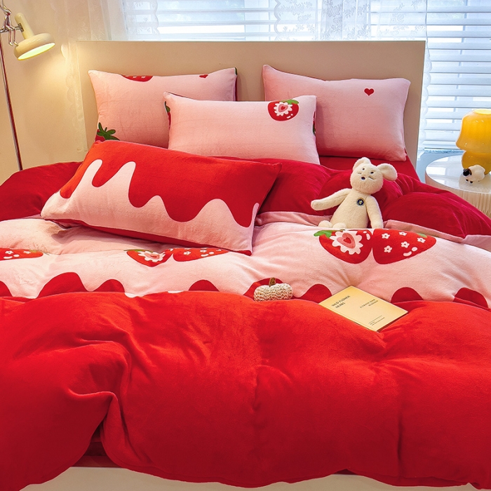 91家纺网 家纺一手货源 找家纺 芃成 2023新款牛奶绒印花单被套 草莓之恋