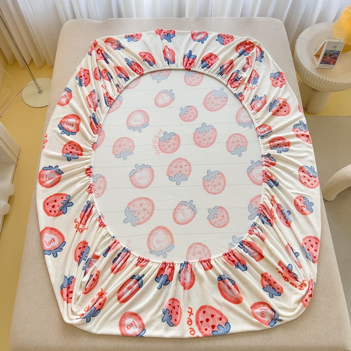 91家纺网 家纺一手货源 找家纺 芃成家纺 2023新款牛奶绒印花床笠 草莓奶昔