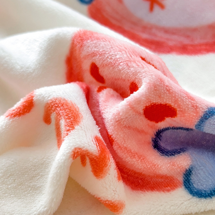 91家纺网 家纺一手货源 找家纺 芃成家纺 2023新款牛奶绒印花床笠 草莓奶昔