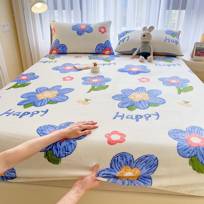 91家纺网 家纺一手货源 找家纺 芃成家纺 2023新款牛奶绒印花床笠 花意流年