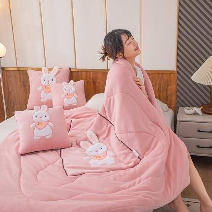 91家纺网 家纺一手货源 找家纺 （总）翰轩家居 2023新款牛奶绒贴布绣萌萌兔抱枕被