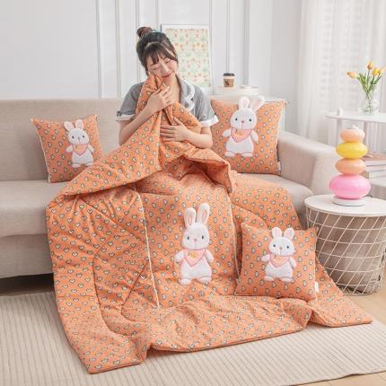 91家纺网 家纺一手货源 找家纺 翰轩家居 2023新款水洗棉麻植物精油香薰萌萌兔抱枕被 萌萌兔-心动橘