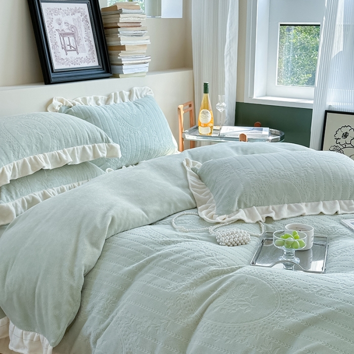 91家纺网 家纺一手货源 找家纺 萝莉家纺 2023新款公主风加厚牛奶绒立体压花四件套 菲尔绿