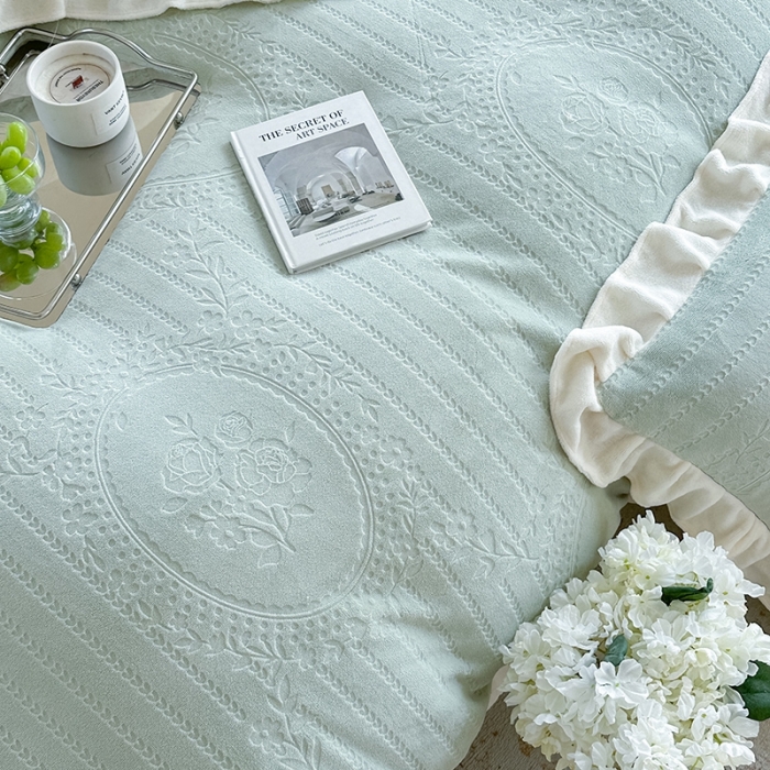 91家纺网 家纺一手货源 找家纺 萝莉家纺 2023新款公主风加厚牛奶绒立体压花四件套 菲尔绿