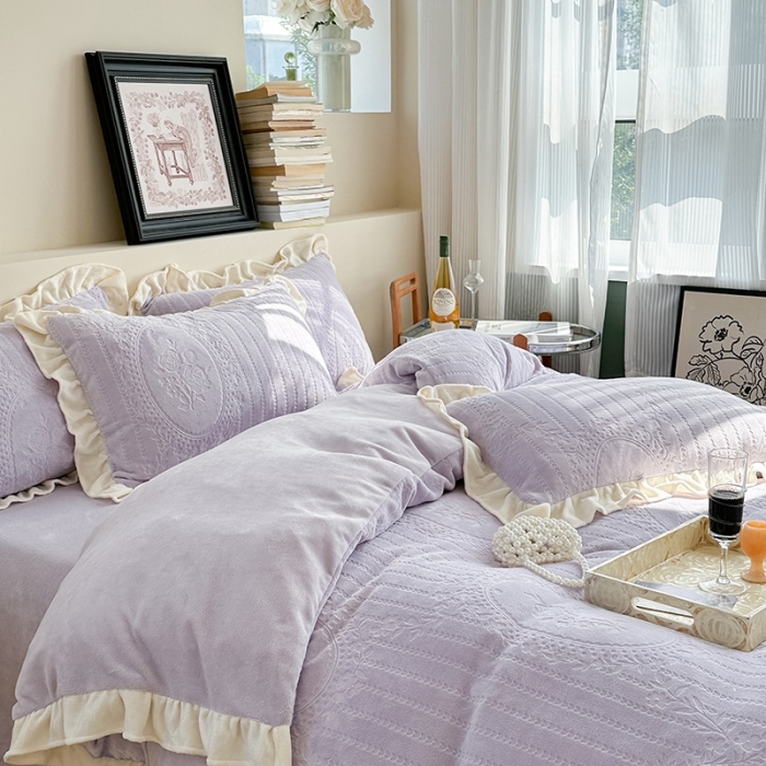 91家纺网 家纺一手货源 找家纺 萝莉家纺 2023新款公主风加厚牛奶绒立体压花四件套 菲尔紫