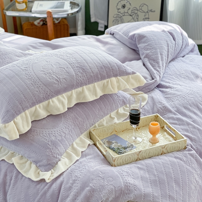 91家纺网 家纺一手货源 找家纺 萝莉家纺 2023新款公主风加厚牛奶绒立体压花四件套 菲尔紫