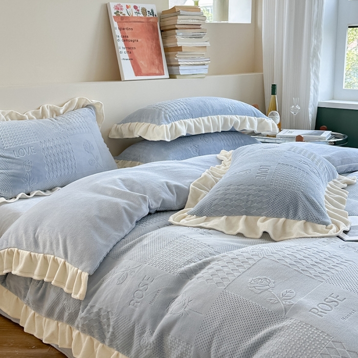 91家纺网 家纺一手货源 找家纺 萝莉家纺 2023新款公主风加厚牛奶绒立体压花四件套 玫瑰花蓝