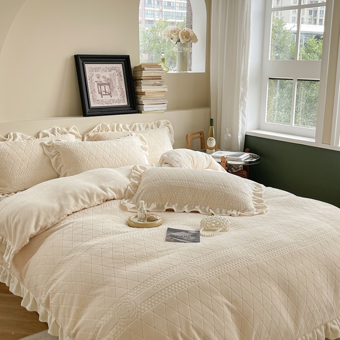 91家纺网 家纺一手货源 找家纺 萝莉家纺 2023新款公主风加厚牛奶绒立体压花四件套 山茶花米