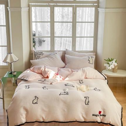 91家纺网 家纺一手货源 找家纺 FOR TWO 2023水洗棉华夫格毛巾绣四件套-小可爱 小可爱-粉