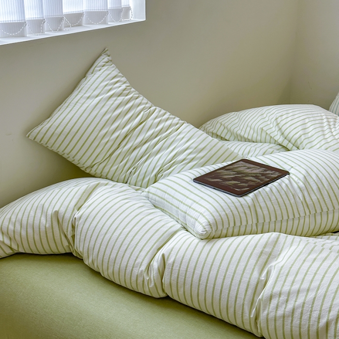 91家纺网 家纺一手货源 找家纺 玖弘 2023新款亲肤水洗条纹四件套 果绿条