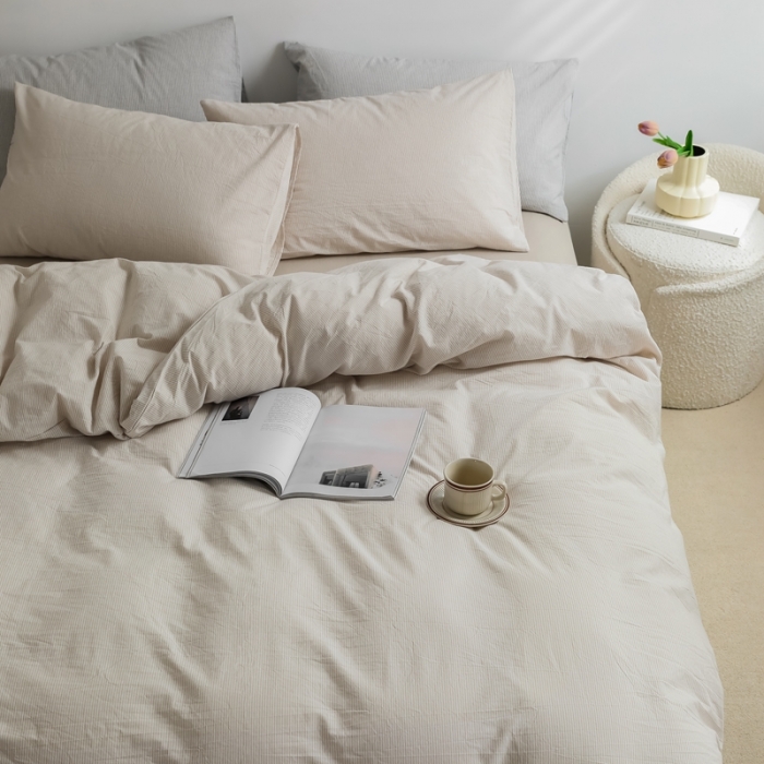 91家纺网 家纺一手货源 找家纺 云上 2023新款全棉色织水洗棉四件套无印专柜同款极细条纹 米色极细条纹