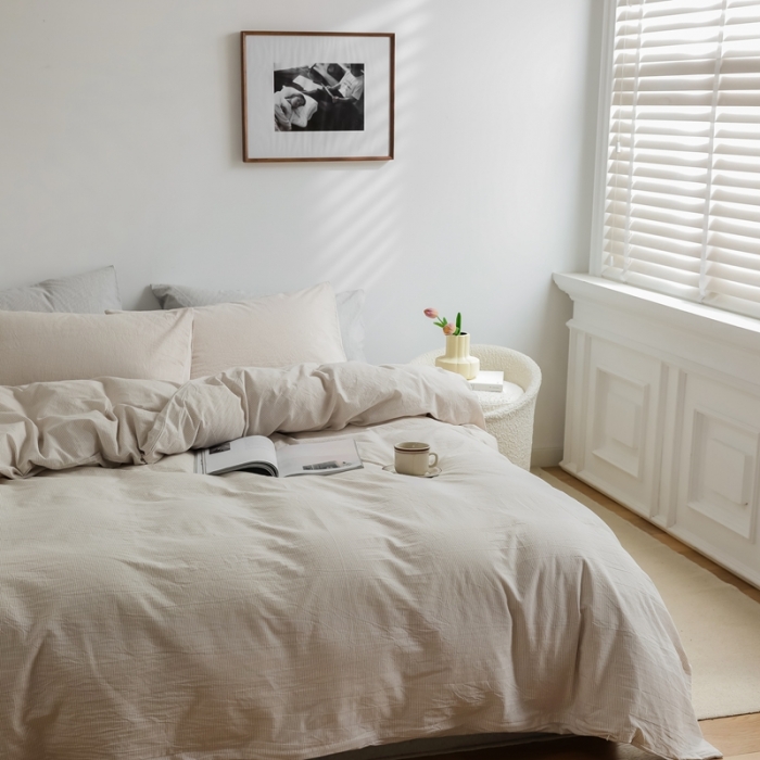 91家纺网 家纺一手货源 找家纺 云上 2023新款全棉色织水洗棉四件套无印专柜同款极细条纹 米色极细条纹