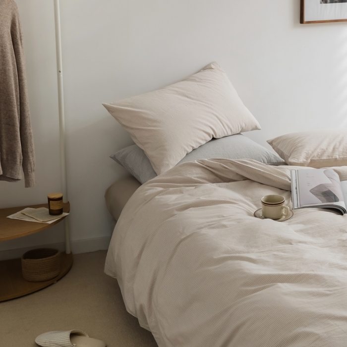 91家纺网 家纺一手货源 找家纺 云上 2023新款全棉色织水洗棉四件套无印专柜同款极细条纹 米色极细条纹