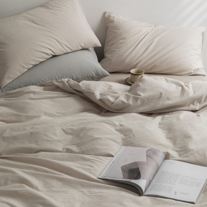 91家纺网 家纺一手货源 找家纺 云上 2023新款全棉色织水洗棉四件套无印专柜同款极细条纹 米色极细条纹