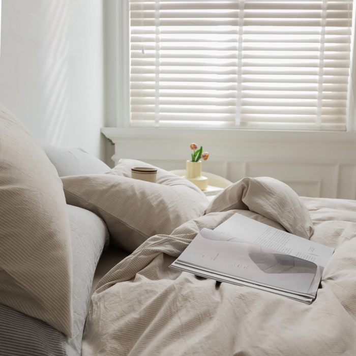 91家纺网 家纺一手货源 找家纺 云上 2023新款全棉色织水洗棉四件套无印专柜同款极细条纹 米色极细条纹