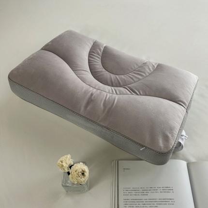 91家纺网 家纺一手货源 找家纺 星芯合家纺 2024新款凉感双面反弓软管枕咖色