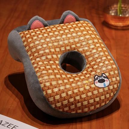 91家纺网 家纺一手货源 找家纺 仟亿莱 2023新款大鼻子系列冰藤午睡枕 单孔大鼻子狗