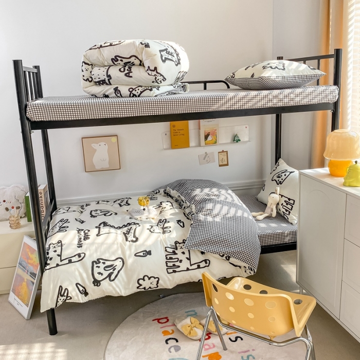 91家纺网 家纺一手货源 找家纺 吉象 2025新款全棉印花学生宿舍三件套 漫画家