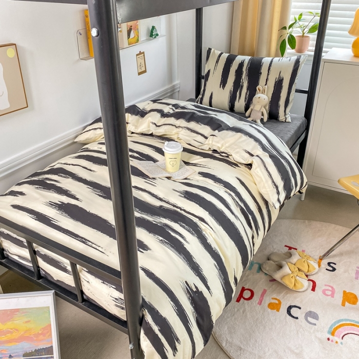 91家纺网 家纺一手货源 找家纺 吉象 2025新款全棉印花学生宿舍三件套 文艺黑