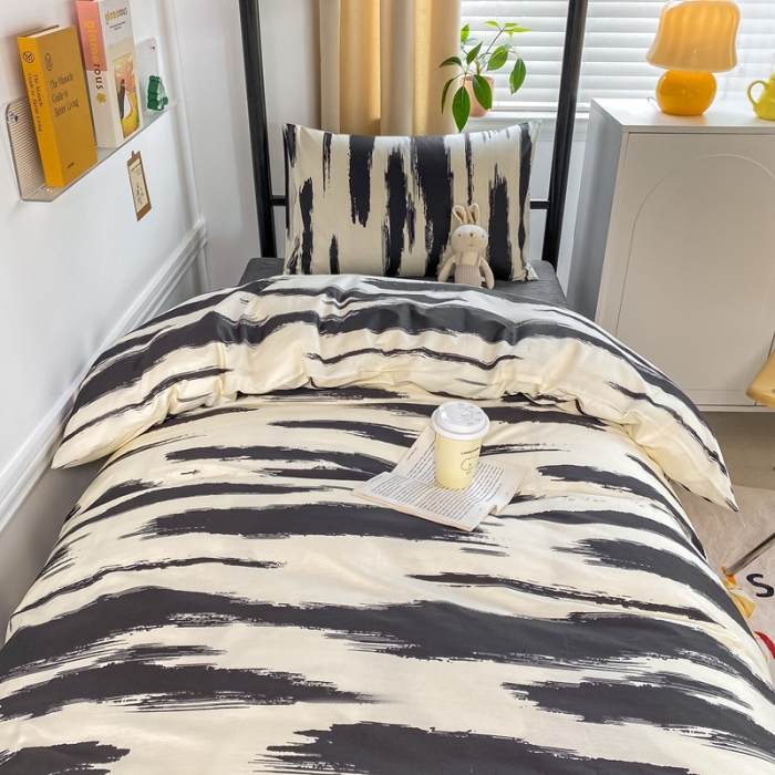 91家纺网 家纺一手货源 找家纺 吉象 2025新款全棉印花学生宿舍三件套 文艺黑