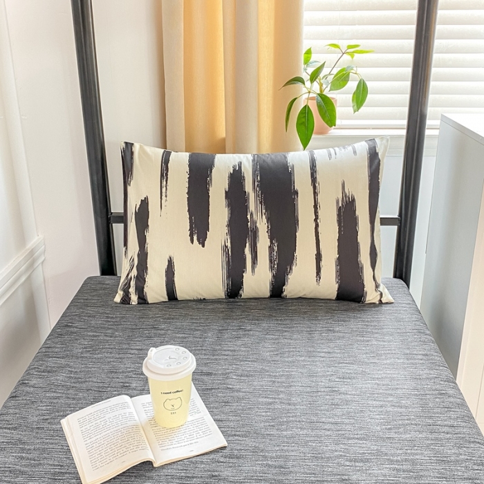 91家纺网 家纺一手货源 找家纺 吉象 2025新款全棉印花学生宿舍三件套 文艺黑