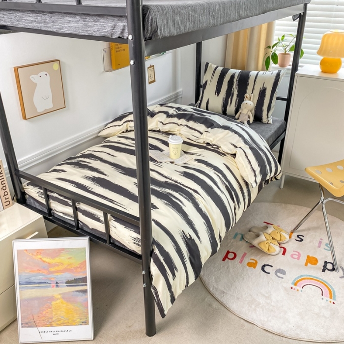 91家纺网 家纺一手货源 找家纺 吉象 2025新款全棉印花学生宿舍三件套 文艺黑