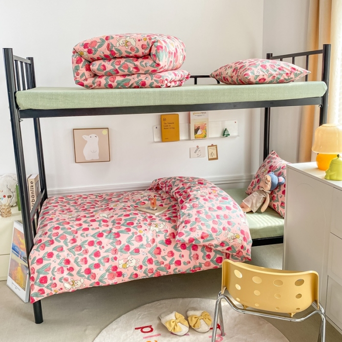 91家纺网 家纺一手货源 找家纺 吉象 2025新款全棉印花学生宿舍三件套 遇见爱