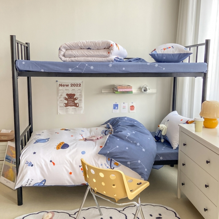 91家纺网 家纺一手货源 找家纺 吉象 2025新款全棉印花学生宿舍三件套 太空旅行