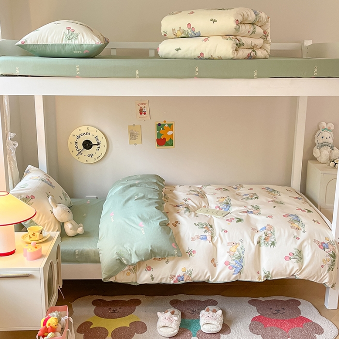 91家纺网 家纺一手货源 找家纺 麦伦 2023春夏全棉斜纹学生三件套四件套上下铺床品系列 蘑菇屋