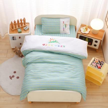 91家纺网 家纺一手货源 找家纺 订做纯色绣花logo纯棉刺绣园标幼儿园被子三件套午睡六件套 连网格