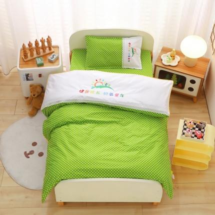 91家纺网 家纺一手货源 找家纺 订做纯色绣花logo纯棉刺绣园标幼儿园被子三件套午睡六件套 绿底白点