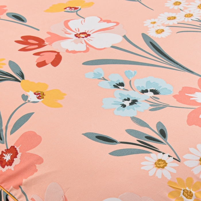 91家纺网 家纺一手货源 找家纺 小雨家纺 2026新款芦荟棉单件床裙+床裙三件套 朝花夕拾粉