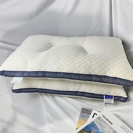 91家纺网 家纺一手货源 找家纺 （总）拾光枕芯 2023新款3d分区透气水立方按摩颗粒柔软SPA护颈枕