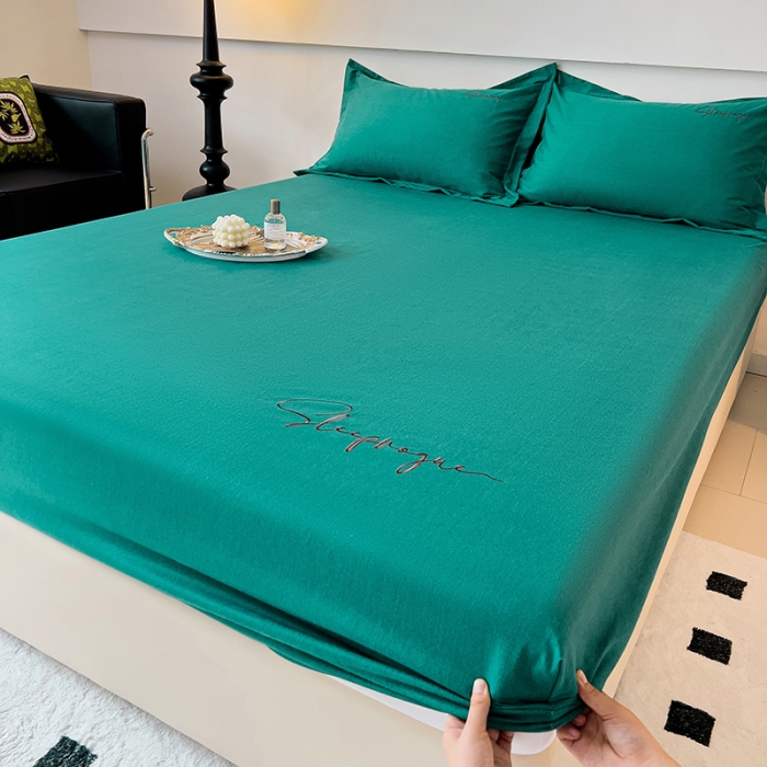 91家纺网 家纺一手货源 找家纺 品乐家纺 2023新款全棉磨毛英文字母绣床笠+枕套 艾丽墨绿