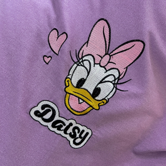 91家纺网 家纺一手货源 找家纺 品乐家纺 2023新款全棉磨毛迪士尼刺绣系列床笠+枕套 黛西紫