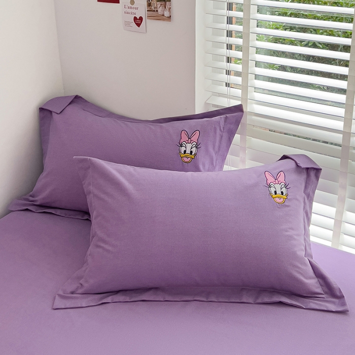 91家纺网 家纺一手货源 找家纺 品乐家纺 2023新款全棉磨毛迪士尼刺绣系列床笠+枕套 黛西紫