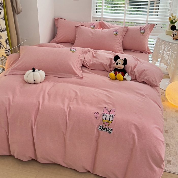 91家纺网 家纺一手货源 找家纺 品乐家纺 2023新款迪士尼全棉磨毛刺绣系列四件套 黛西粉
