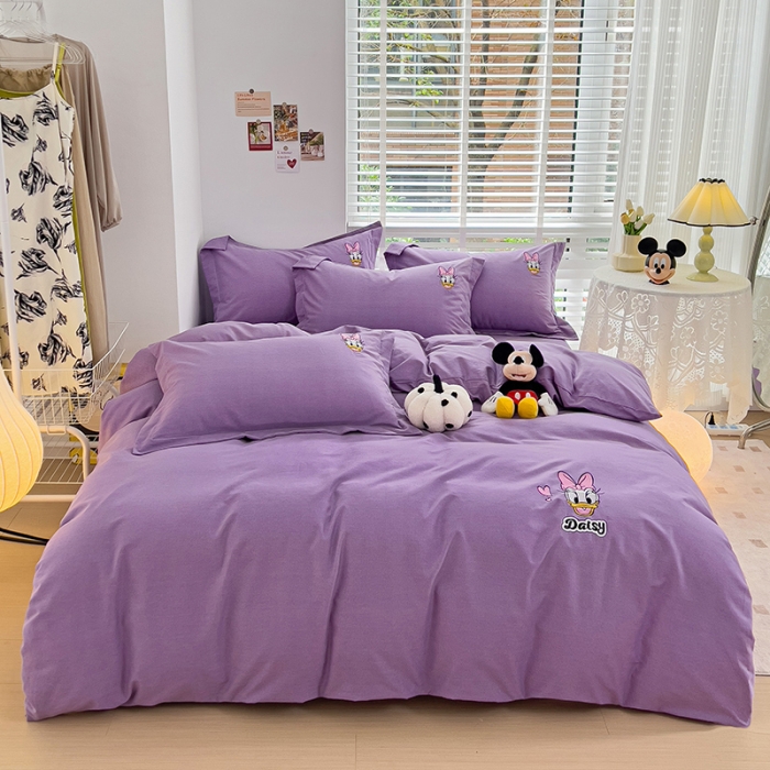 91家纺网 家纺一手货源 找家纺 品乐家纺 2023新款迪士尼全棉磨毛刺绣系列四件套 黛西紫