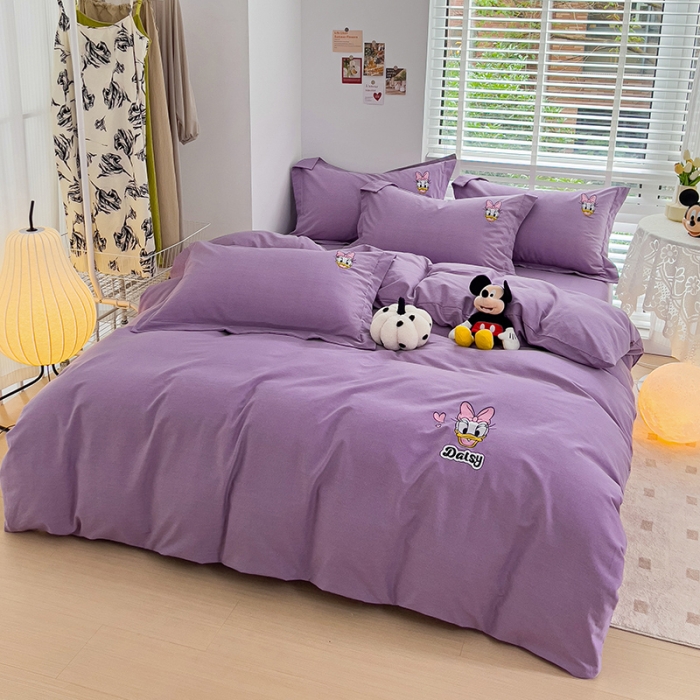 91家纺网 家纺一手货源 找家纺 品乐家纺 2023新款迪士尼全棉磨毛刺绣系列四件套 黛西紫