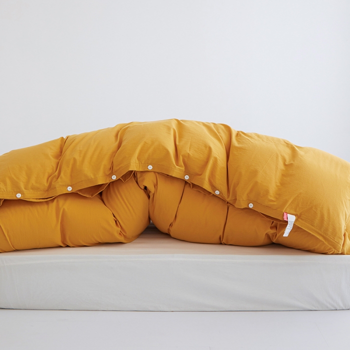 91家纺网 家纺一手货源 找家纺 安莱生活 2023新款水洗棉全棉色织高支高密纽扣款工艺单品被套 姜黄