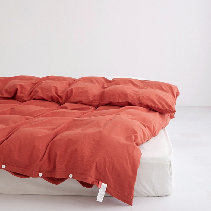 91家纺网 家纺一手货源 找家纺 安莱生活 2023新款水洗棉全棉色织高支高密纽扣款工艺单品被套 砖红