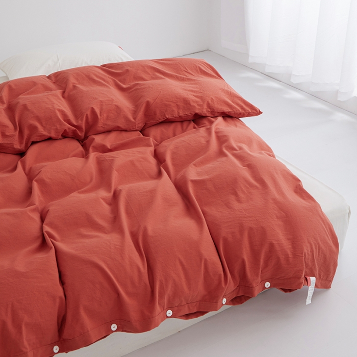 91家纺网 家纺一手货源 找家纺 安莱生活 2023新款水洗棉全棉色织高支高密纽扣款工艺单品被套 砖红