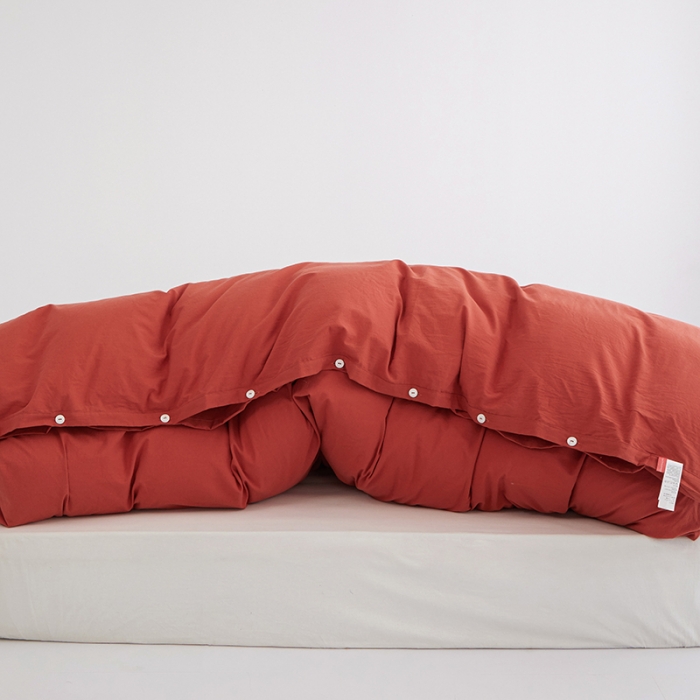 91家纺网 家纺一手货源 找家纺 安莱生活 2023新款水洗棉全棉色织高支高密纽扣款工艺单品被套 砖红